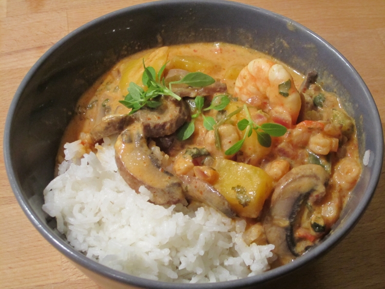 Thai Red Curry with Prawns & Mango Thai red curry with basmati rice