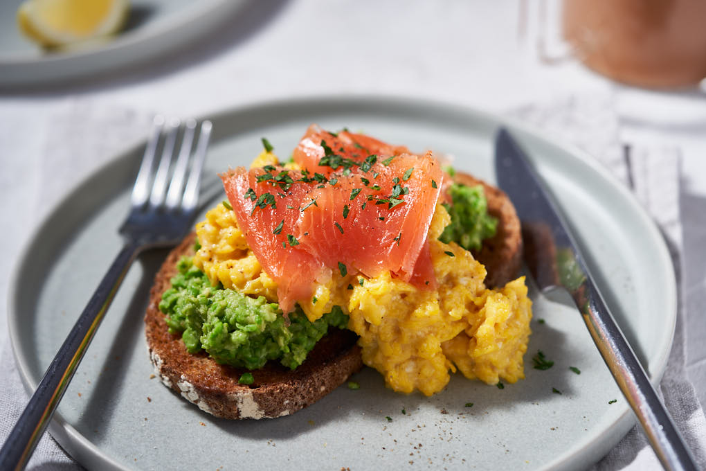 Avocado and Peas on Toast recipe | HotCooking
