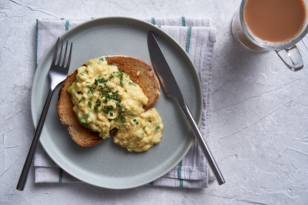 Cheese and Spring Onion Scrambled Eggs recipe | HotCooking