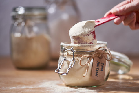 Measuring protein powder with a quarter cup measure