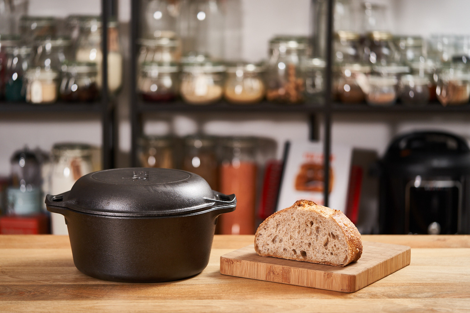 Lodge 5 quart cast iron double Dutch oven