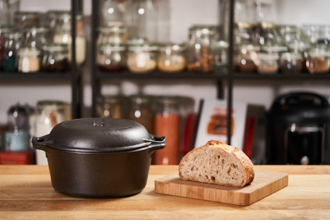 Lodge 5 quart cast iron double Dutch oven