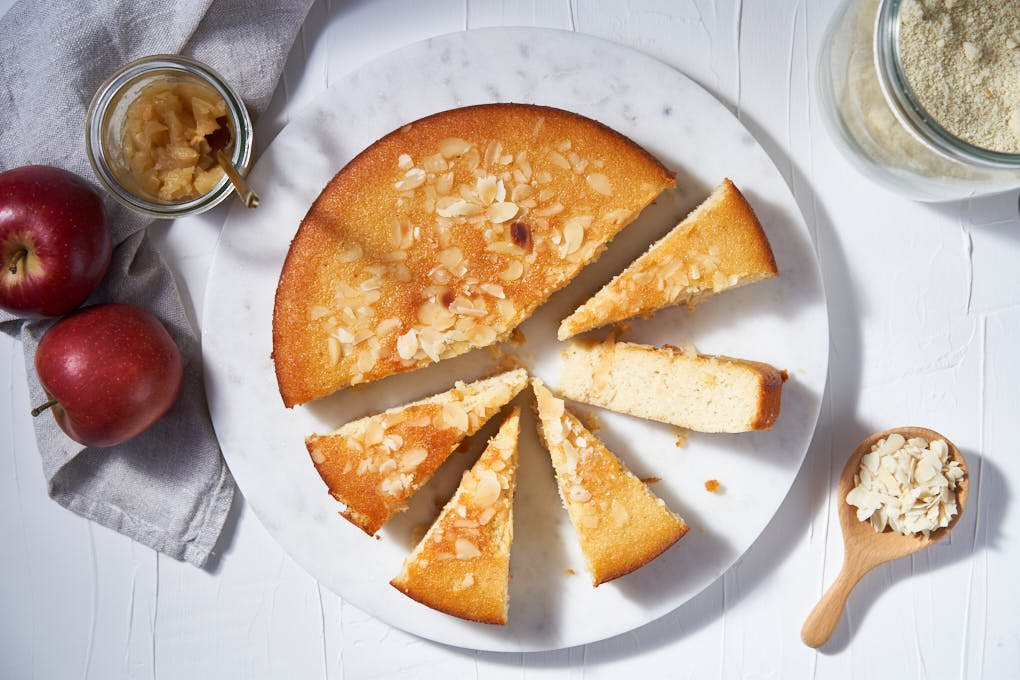 Nigella's Apple and Almond Cake (Butter and Oil-Free) recipe | HotCooking