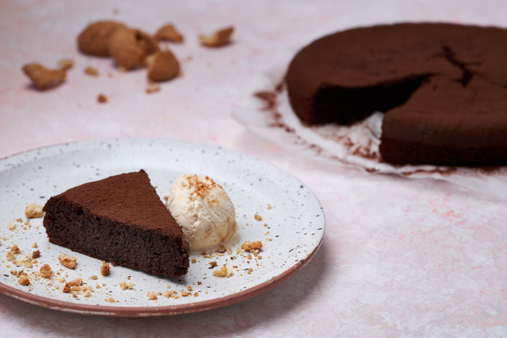 Nigella's Sunken Chocolate Amaretto Cake recipe HotCooking