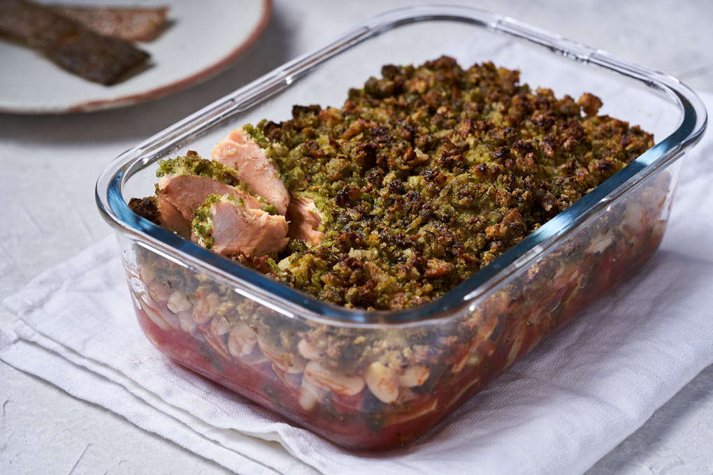 Pesto Topped Salmon with Broccoli and Tomatoes recipe | HotCooking