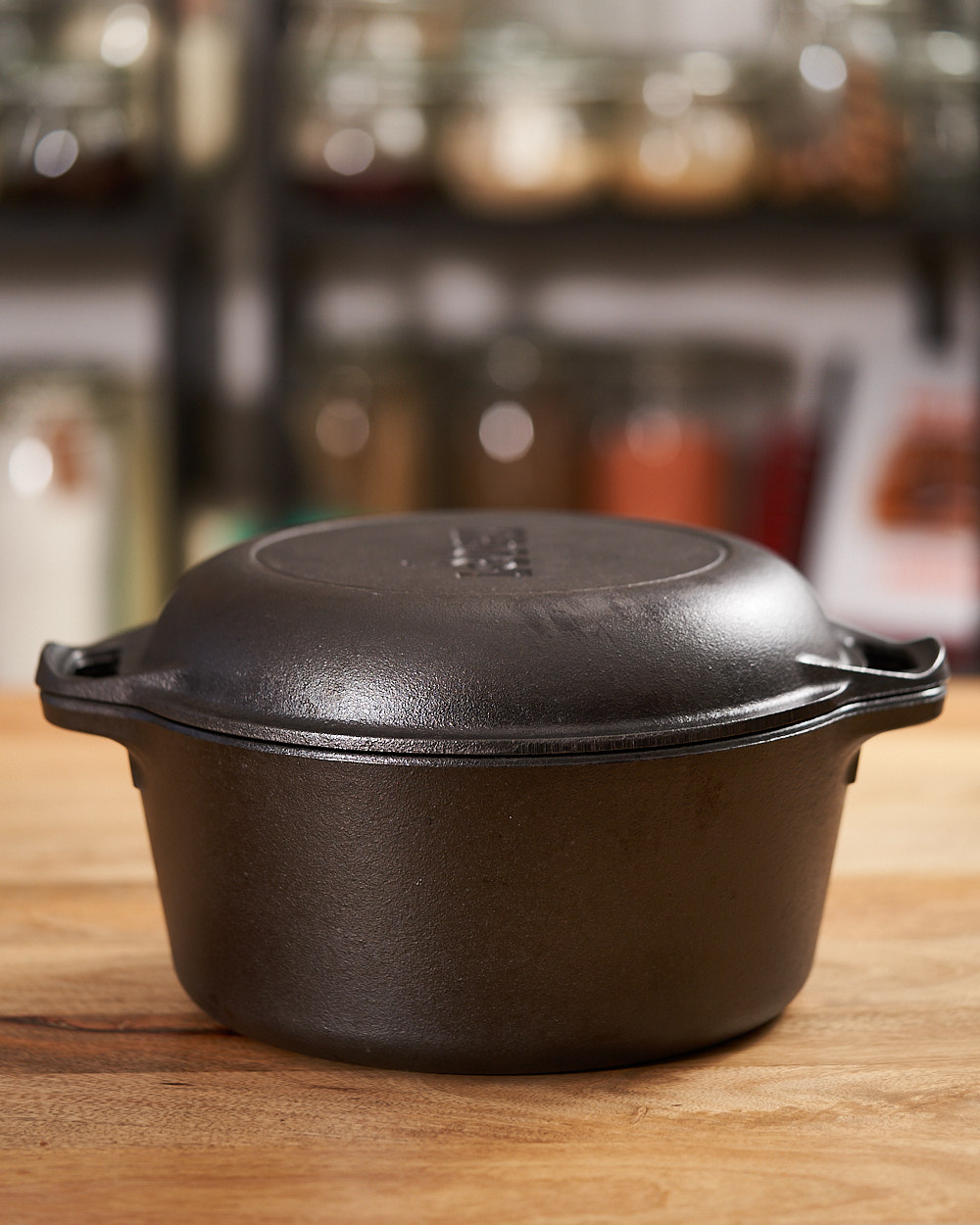 Lodge 5 quart cast iron double Dutch oven
