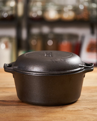 Lodge 5 quart cast iron double Dutch oven